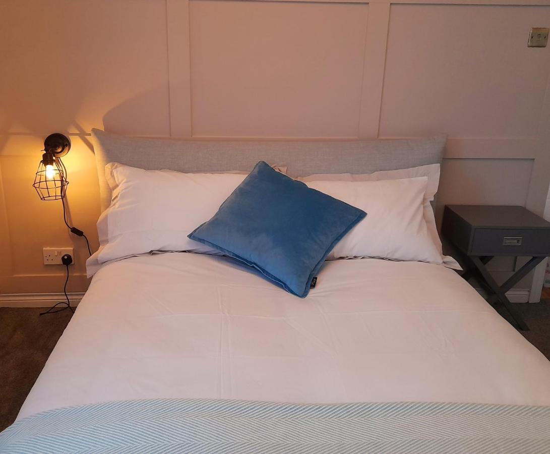 Stunning 3 Bed Seafront Mansion Building Sleeps 6 Adults Or 8 With Kids Apartman Portrush Kültér fotó