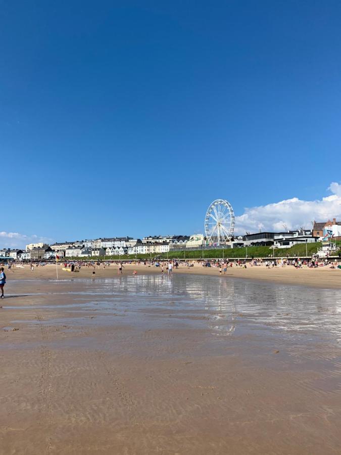 Stunning 3 Bed Seafront Mansion Building Sleeps 6 Adults Or 8 With Kids Apartman Portrush Kültér fotó