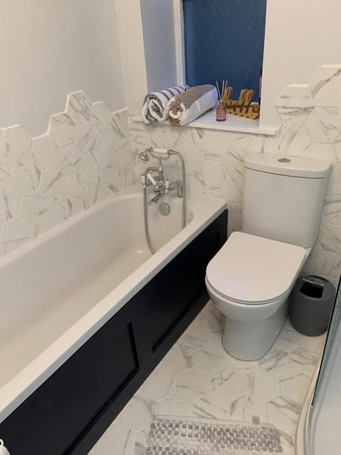 Stunning 3 Bed Seafront Mansion Building Sleeps 6 Adults Or 8 With Kids Apartman Portrush Kültér fotó