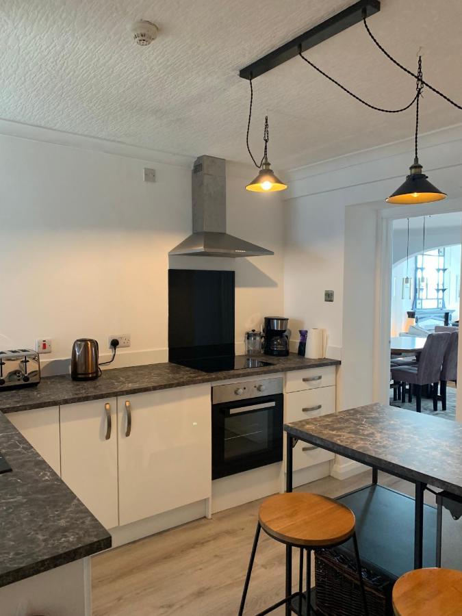 Stunning 3 Bed Seafront Mansion Building Sleeps 6 Adults Or 8 With Kids Apartman Portrush Kültér fotó